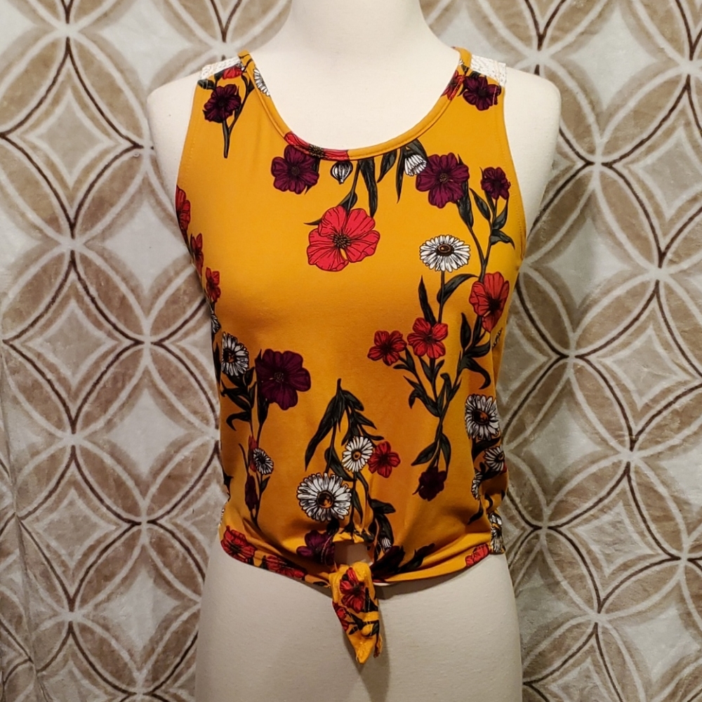 Discreet Yellow Floral No Sleeve Tank Top Junior's